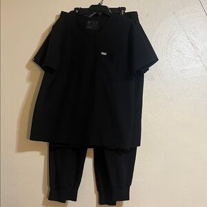 Men’s Bundle of 2 Figs Scrubs Sets (Top & Joggers) Large Black